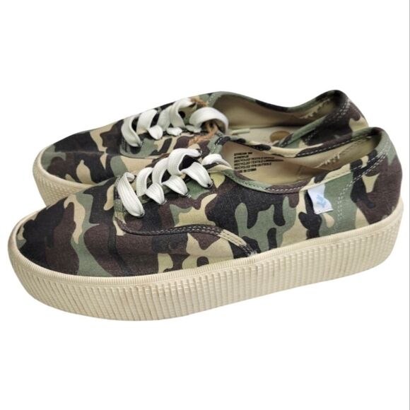 Cool planet by Steve Madden - Picture 1 of 8
